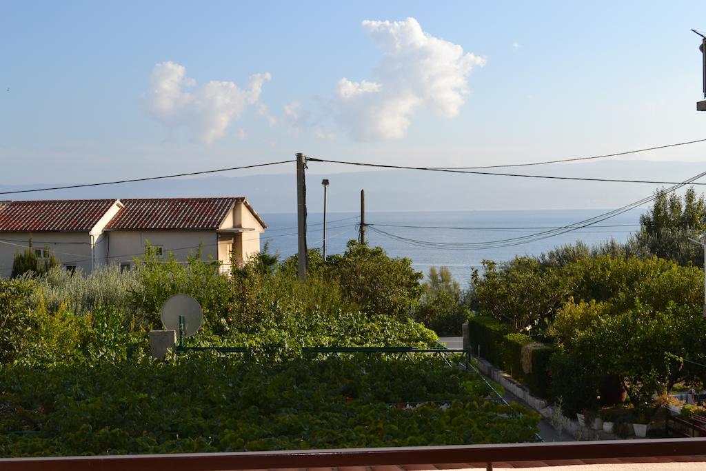 Apartments Karlo Omiš Buitenkant foto